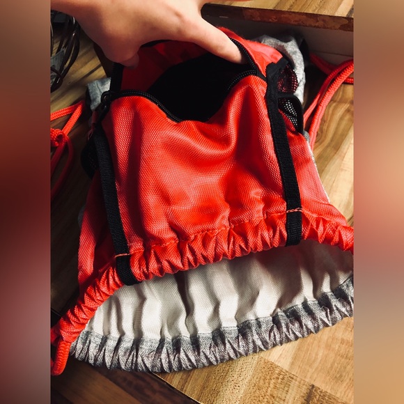 Adidas drawstring gym bag with zipper pocket and side pockets - Picture 4 of 4